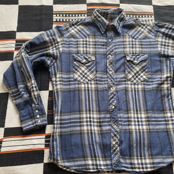 Vintage Wrangler Pearl Snap Button Up Shirt. Large. Pockets. USA. - Picture 7 of 16
